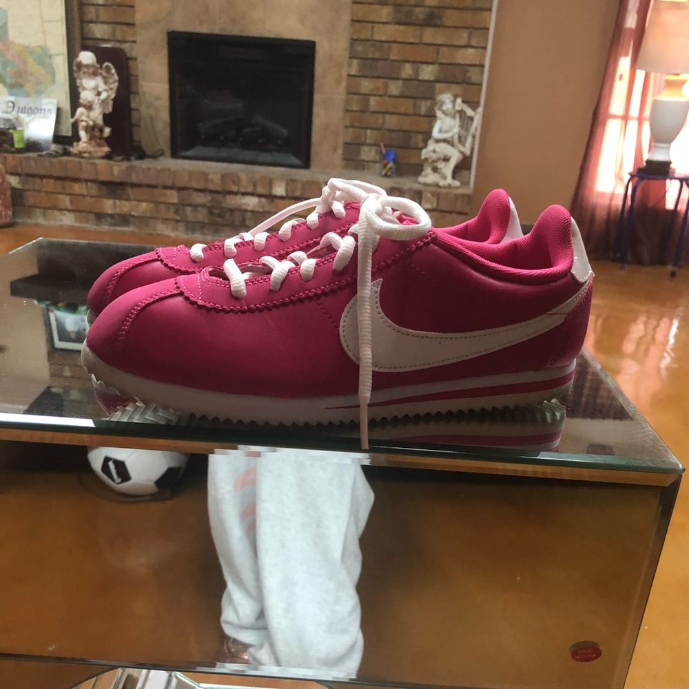 Brand new Nike Cortez size 5.5y. Pink!
